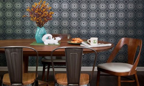 Không gian độc đáo với ghế "giả nhựa"