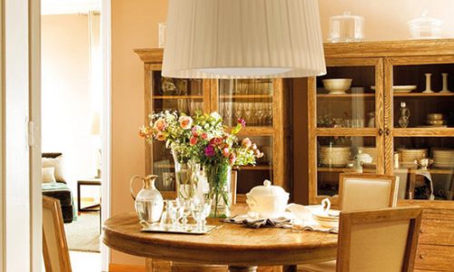 Căn nhà nhỏ với tông màu ấm tại Tây Ban Nha