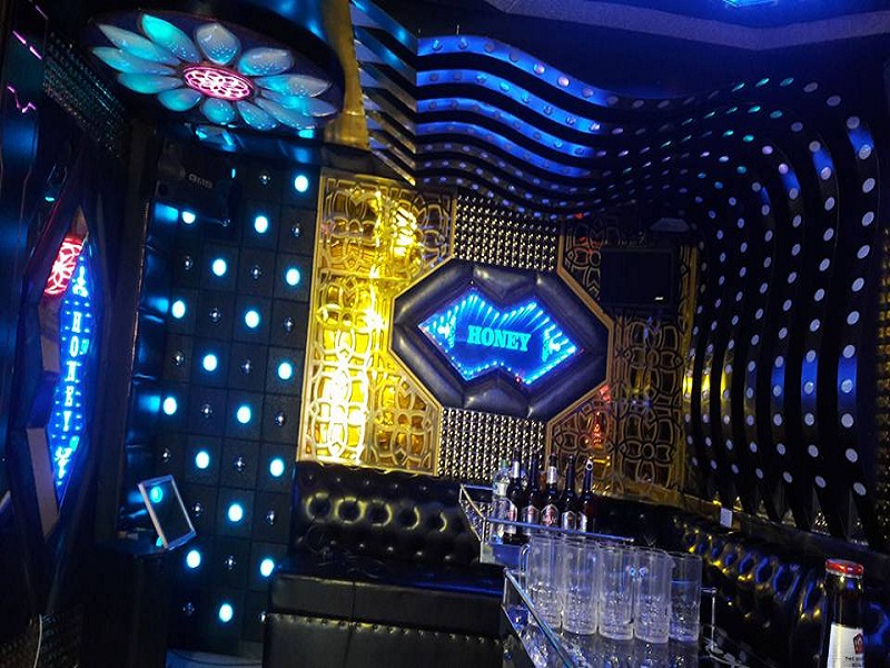 THIẾT KẾ NỘI THẤT PHÒNG HÁT KARAOKE HIỆN ĐẠI TẠI YÊN HÒA, CẦU GIẤY-CHÚ HÀ &MDASH; GỖ TRANG TRÍ