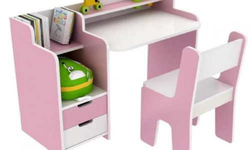 Chọn mua bộ bàn học cho bé vào lớp 1 với giá cực ưu đãi này cha mẹ