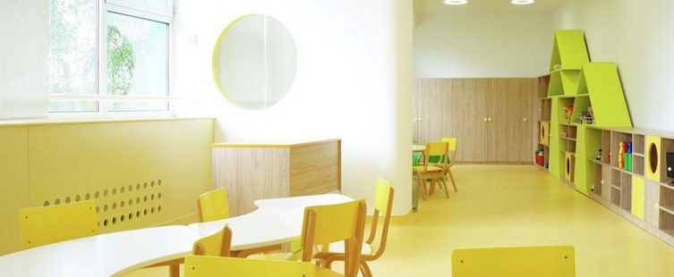 thi-cong-truong-mam-non-yellow
