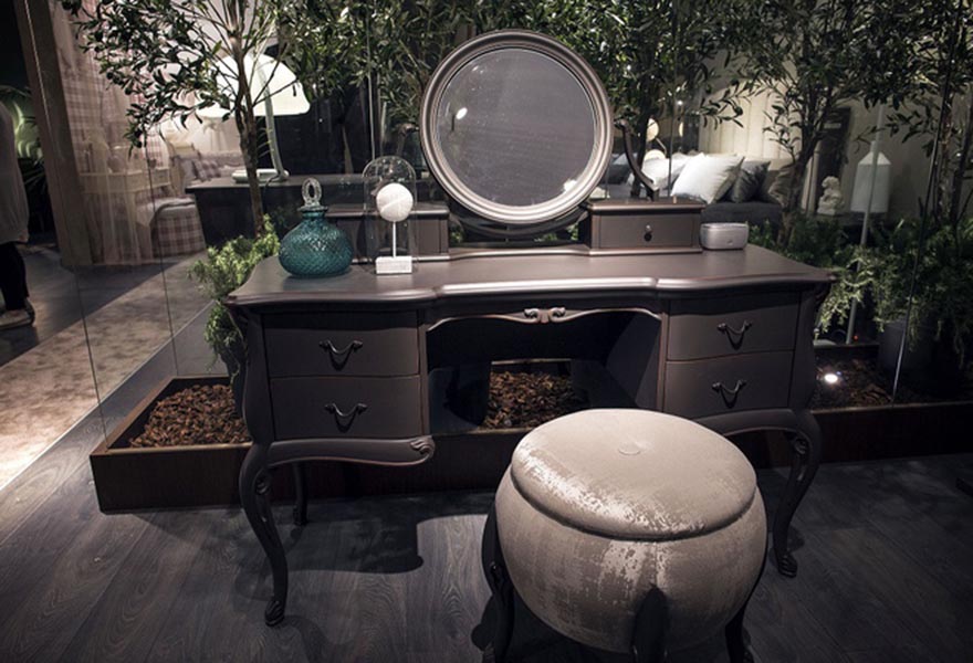 NHỮNG MẪU THIẾT KẾ BÀN TRANG ĐIỂM ĐẸP MẮT DÀNH CHO CÁC CÔ NÀNG ĐIỆU ĐÀ — GỖ TRANG TRÍ NHUNG-MAU-THIET-KE-BAN-TRANG-DIEM-DOC-DAO-VA-BAT-MAT