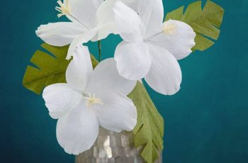 Khéo tay tự làm hoa giấy trang trí bằng giấy nhún, đơn giản nhưng tinh tế