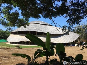HỘI TRƯỜNG THỂ THAO ĐỘC ĐÁO BẰNG TRE VÀ ĐẤT TẠI THÁI LAN &MDASH; GỖ TRANG TRÍ