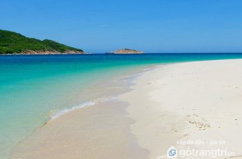 Khám phá vẻ đẹp hoang sơ tại bãi biển Minh Châu - Quảng Ninh