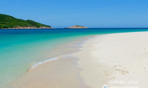 Khám phá vẻ đẹp hoang sơ tại bãi biển Minh Châu - Quảng Ninh