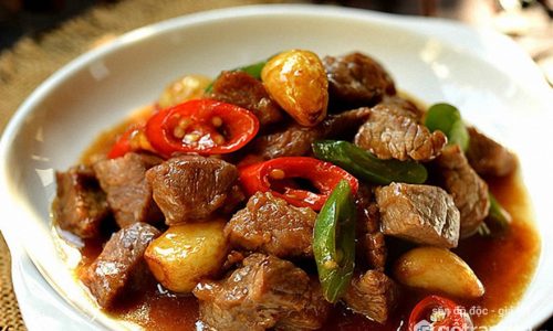 Công thức nấu món bò rim tỏi ớt thơm ngon chuẩn vị nhà hàng