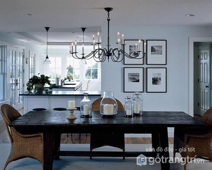 Nhờ chiếc đèn thả trần trang trí tăng nét cổ điển cho phòng ăn trên đây