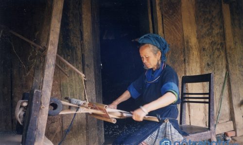 Nghề dệt vải lanh của phụ nữ dân tộc Mông ở Sơn La có gì đặc sắc?