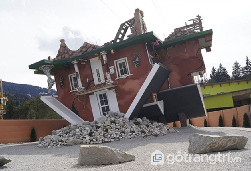 Ngôi nhà Haus steht Kopf - Ảnh: hausstehtkopf