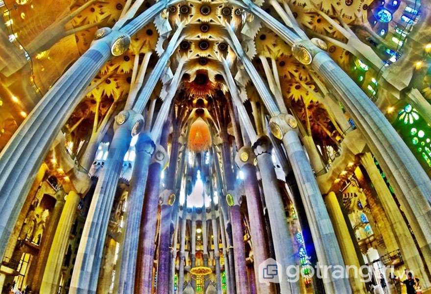 Nhà thờ Sagrada Familia - Công trình kiến trúc vĩ đại nhất Tây Ban Nha | Gỗ Trang Trí