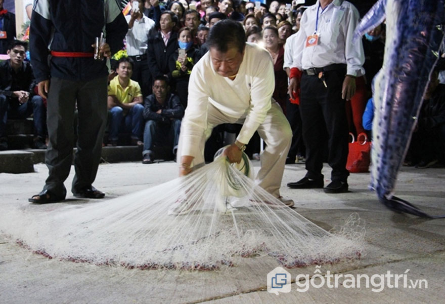 LỄ HỘI CẦU NGƯ - NÉT ĐẸP VĂN HÓA CỦA LÀNG CHÀI BÊN PHÁ TAM GIANG &MDASH; GỖ TRANG TRÍ