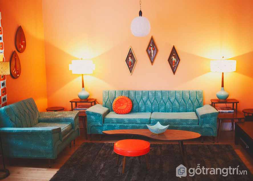 Ý TƯỞNG ĐẦY MÊ HOẶC: THIẾT KẾ PHONG CÁCH RETRO NỘI THẤT VẠN NGƯỜI MÊ — GỖ TRANG TRÍ CĂN PHÒNG KHÁCH NÀY ĐƯỢC SỬ DỤNG VỚI MÀU SẮC ÁNH SÁNG TRẦM ẤM, TẠO ĐƯỢC NÉT ĐẸP TỔNG THỂ (ẢNH: INTERNET)