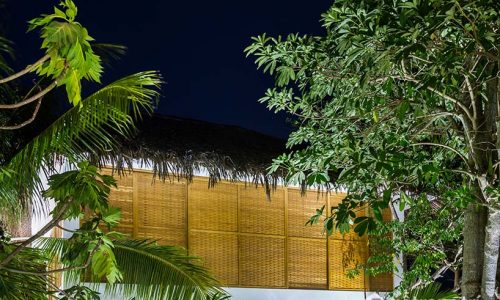 Phong cách kiến trúc nhiệt đới đẹp mê ly trong căn nhà tại Trà Vinh