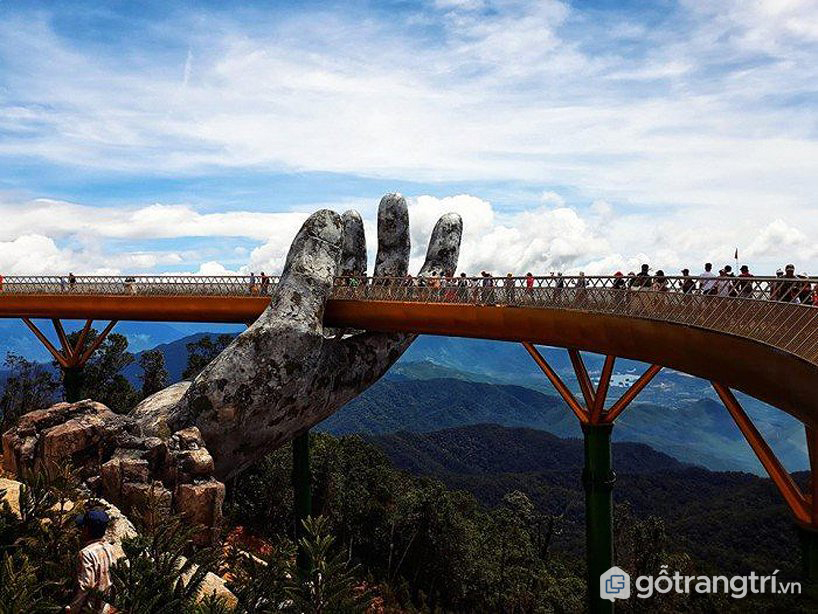 Chiêm ngưỡng đôi bàn tay khổng lồ nhấc bổng cây cầu vàng ở Đà Nẵng | Gỗ Trang Trí