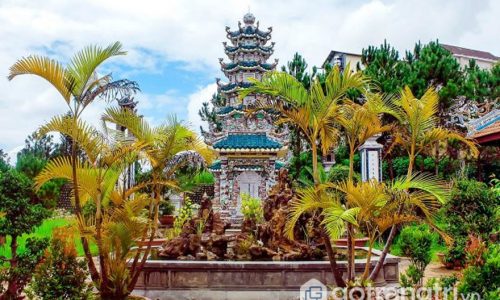 Vẻ đẹp kiến trúc độc đáo chùa Linh Sơn Đà Lạt giữa lòng thành phố