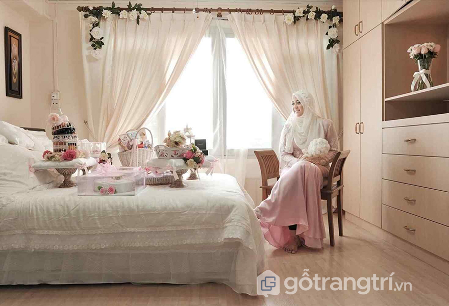 Vẻ đẹp lãng mạn trong phòng cưới màu trắng tinh khiết