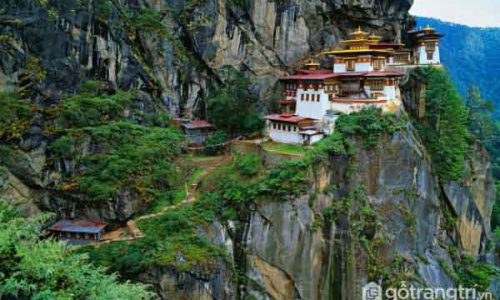 Kiến trúc độc đáo của tu viện Paro Taktsang trên đỉnh Himalaya