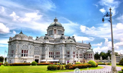 Khám phá kiến trúc cung điện Ananta Samakhom với vẻ đẹp độc đáo