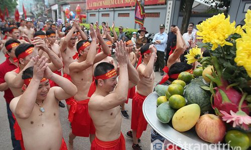 Lễ hội đền Trấn Vũ - Gắn liền với nghi thức kéo co ngồi độc đáo