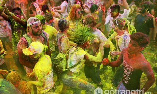 Lễ hội ném bột tại Hà Nội - Lễ hội sắc màu Holi đặc trưng của Ấn Độ