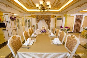 KHÔNG GIAN NGÔI BIỆT THỰ ĐẸP VÀ SANG CHẢNH BẬC NHẤT CỦA LÝ NHÃ KỲ — GỖ TRANG TRÍ MỌI THỨ BÊN TRONG NGÔI BIỆT THỰ ĐẸP VÀ ĐẮT GIÁ NÀY ĐỀU ĐƯỢC DÁT VÀNG - ẢNH INTERNET