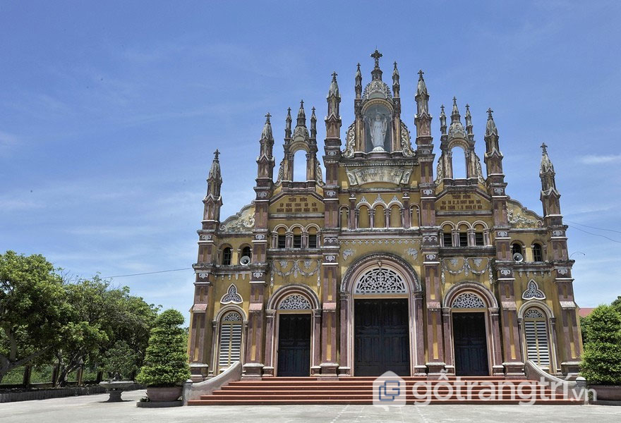 Giáo xứ Trung Linh là một trong những nhà thờ đẹp ở Nam Định (Ảnh: Internet)