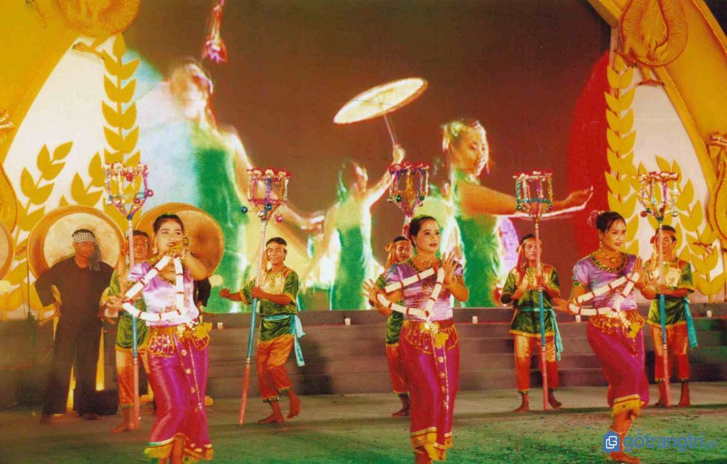 Tiết mục văn nghệ đặc sắc của người Khmer trong lễ hội truyền thống Dolta. (Ảnh: internet)