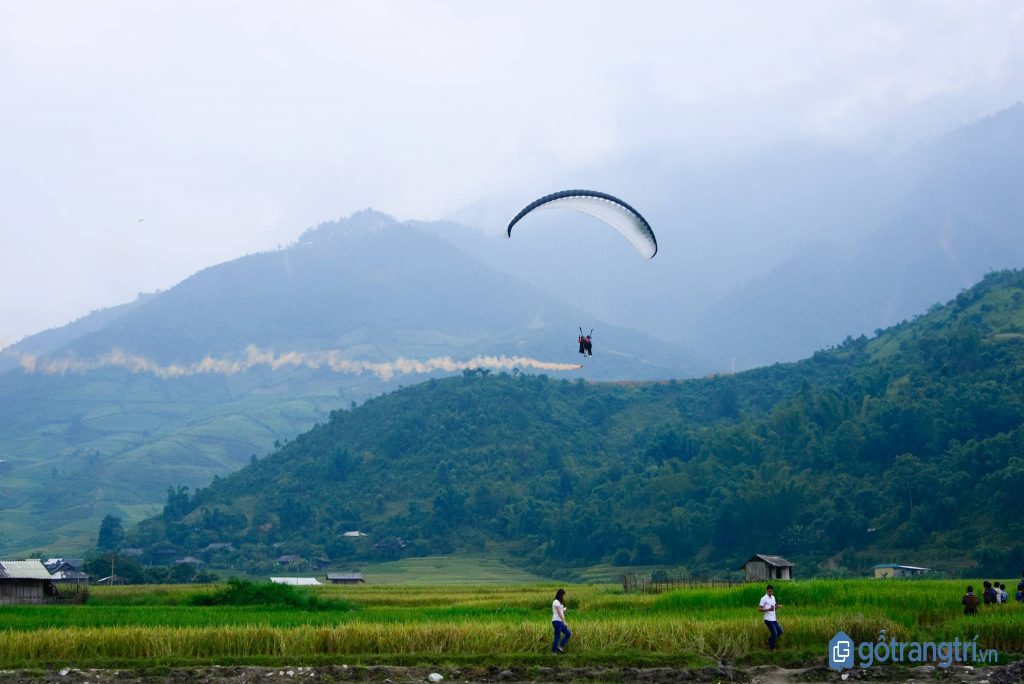 Núi Viên Nam - điểm chơi dù lượn được nhiều du khách săn lùng trong vài năm gần đây. (ảnh: internet)
