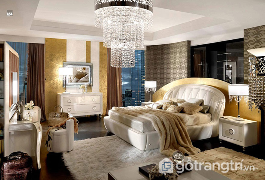 Đèn chùm pha lê nổi bật cho phòng ngủ trong thiết kế Art Deco (Ảnh: Internet)