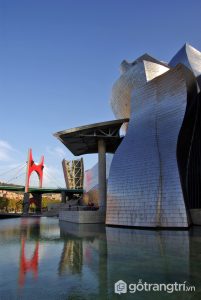 Kiến trúc tuyệt đẹp của bảo tàng Guggenheim Bilbao ở Tây Ban Nha