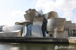 Kiến trúc tuyệt đẹp của bảo tàng Guggenheim Bilbao ở Tây Ban Nha | Gỗ Trang Trí