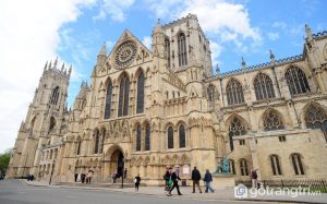 Hình ảnh Nhà thờ York Minster với kiến trúc nổi bật vô cùng ấn tượng - Ảnh Internet