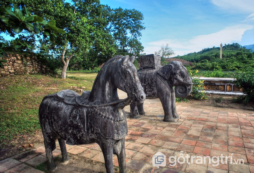 Lăng Gia Long thu hút mọi ánh nhìn với vẻ đẹp kiến trúc nguyên sơ