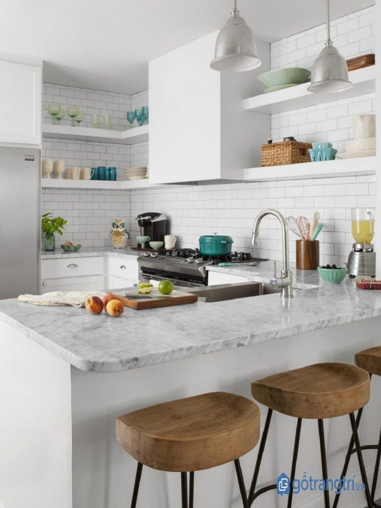 Tận dụng một khối cạnh của chữ U để làm bàn ăn gia đình hoặc ngăn cách tự nhiên với không gian khác để tiết kiệm diện tích cho căn bếp thông minh (ảnh: internet)