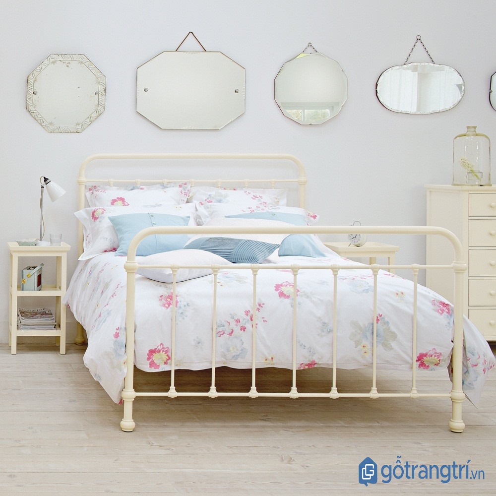 Giường ngủ đẹp bằng sắt có khung sườn chắc chắn và tiết kiệm diện tích không gian. (ảnh: internet)