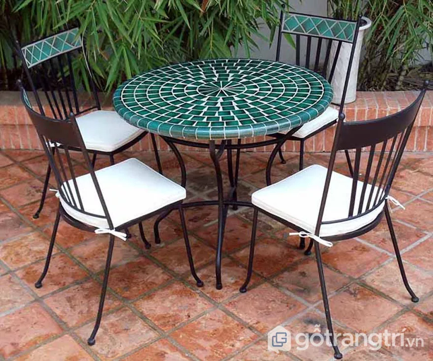 Gạch mosaic ốp mặt bàn ghế - Ảnh: Internet