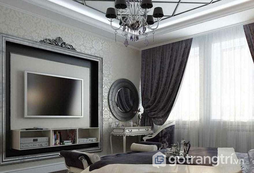 PHONG CÁCH NỘI THẤT ART DECO - SỨC QUYẾN RŨ KHÔNG THỂ CHỐI TỪ — GỖ TRANG TRÍ PHÒNG NGỦ MANG PHONG CÁCH ART DECO ĐƯỢC TRANG TRÍ GIẤY DÁN TƯỜNG HOA VĂN, ĐÈN CHÙM PHA LÊ (ẢNH: INTERNET)