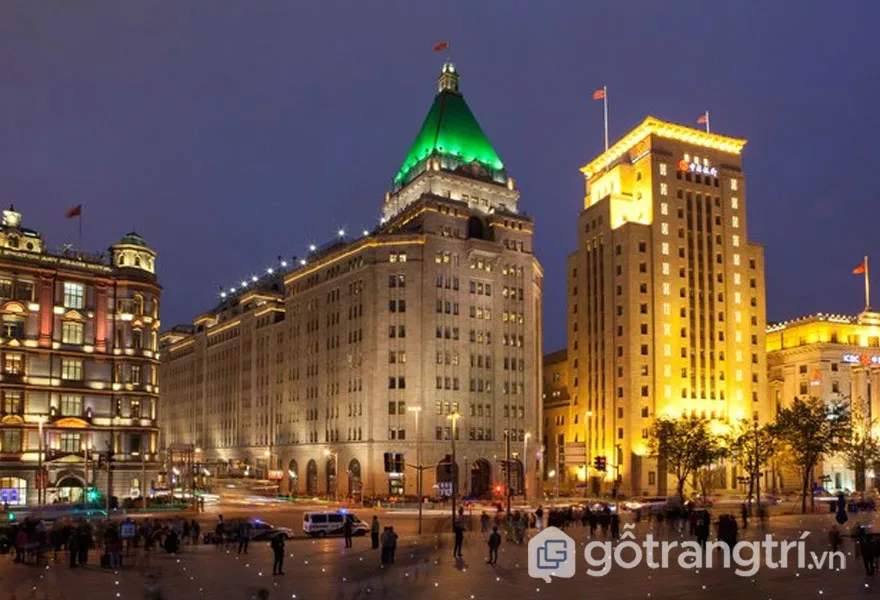 Khách sạn Fairmont Peace, Thượng Hải, Trung Quốc gây ấn tượng mạnh cho người xem khi mang phong cách kiến trúc Art Deco (Ảnh: Internet)