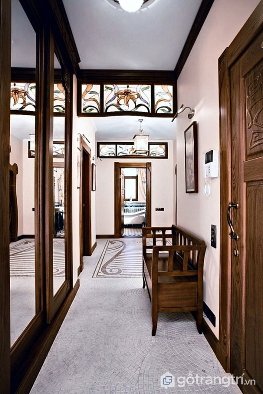 Phong cách art nouveau sử dụng kính màu trang trí công phu để trang trí cho hành lang (Ảnh: Internet)