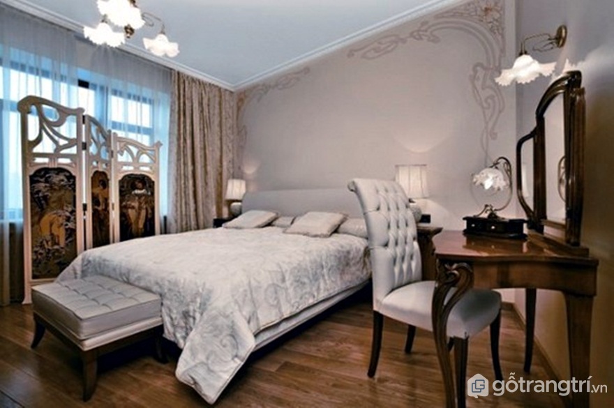 Phòng ngủ nổi bật với sàn nhà gỗ và màu ghi (Ảnh: Internet)