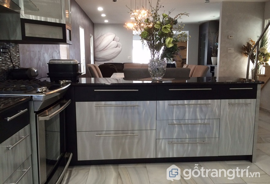 Tủ bếp gỗ acrylic metallic - ảnh internet