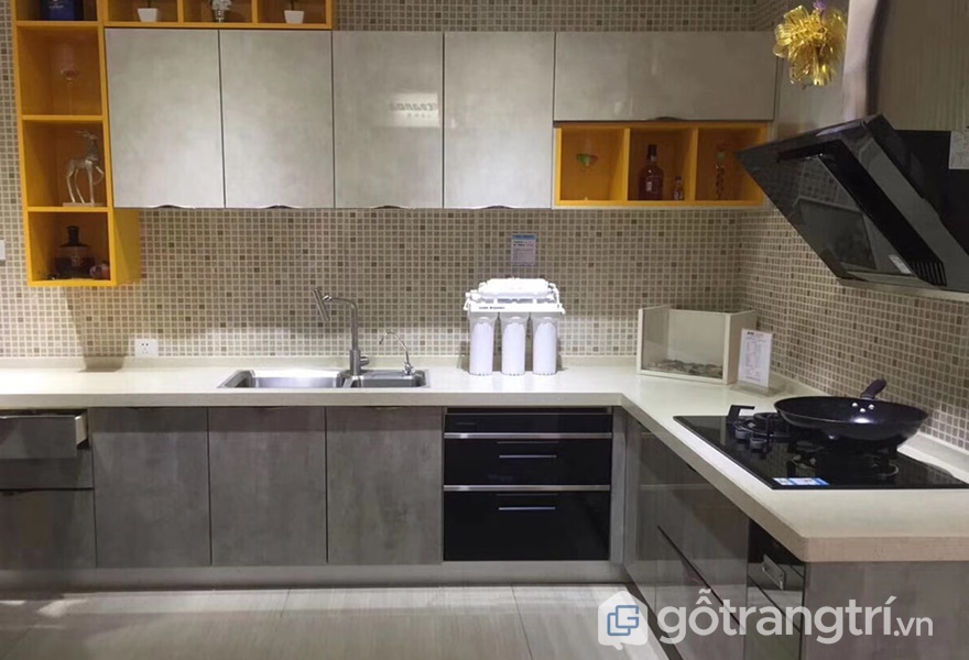 Tủ bếp gỗ acrylic metallic - ảnh internet