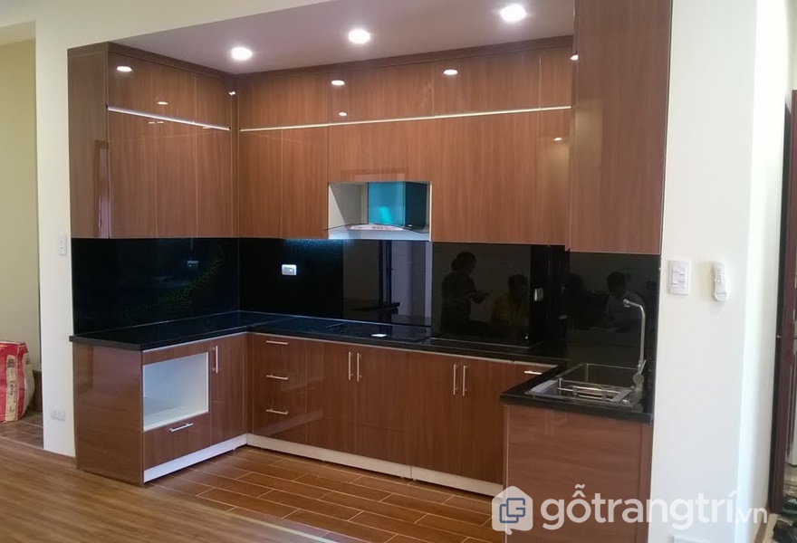 Tủ bếp gỗ acrylic vân gỗ - ảnh internet