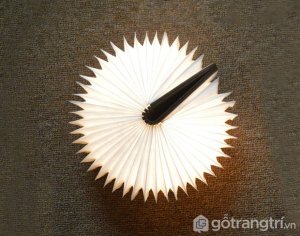 Den-de-ban-hinh-cuon-sach-vo-go-GHO-2102-2 (6)