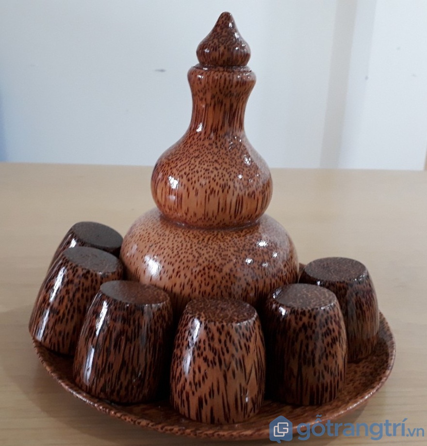 Bình đựng rượu bằng gỗ dừa - Ảnh: Internet