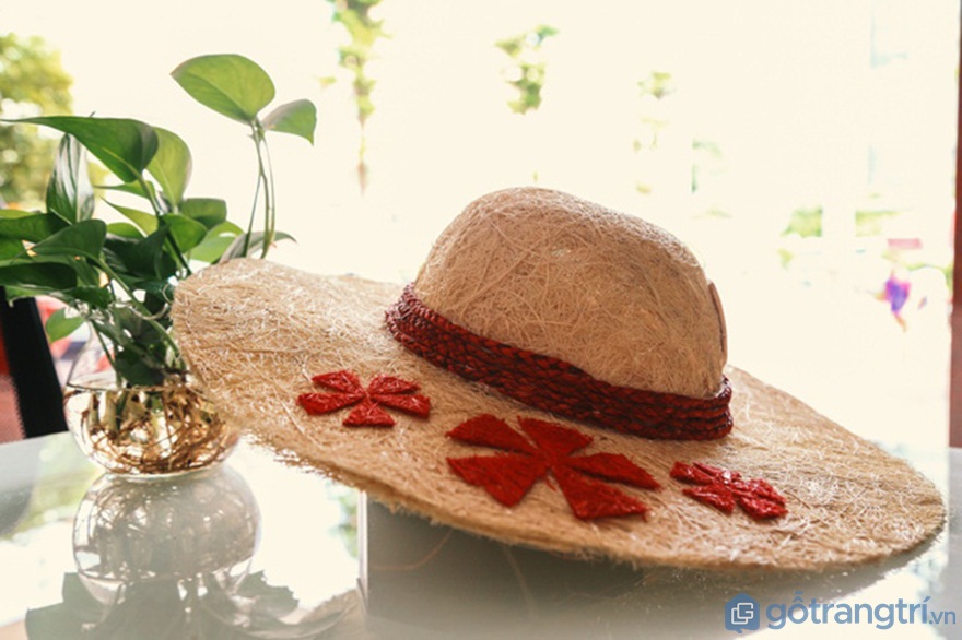 Nón đội đầu làm từ xơ dừa vô cùng tinh tế - Ảnh: Internet Nón đội đầu làm từ xơ dừa vô cùng tinh tế - Ảnh: Internet