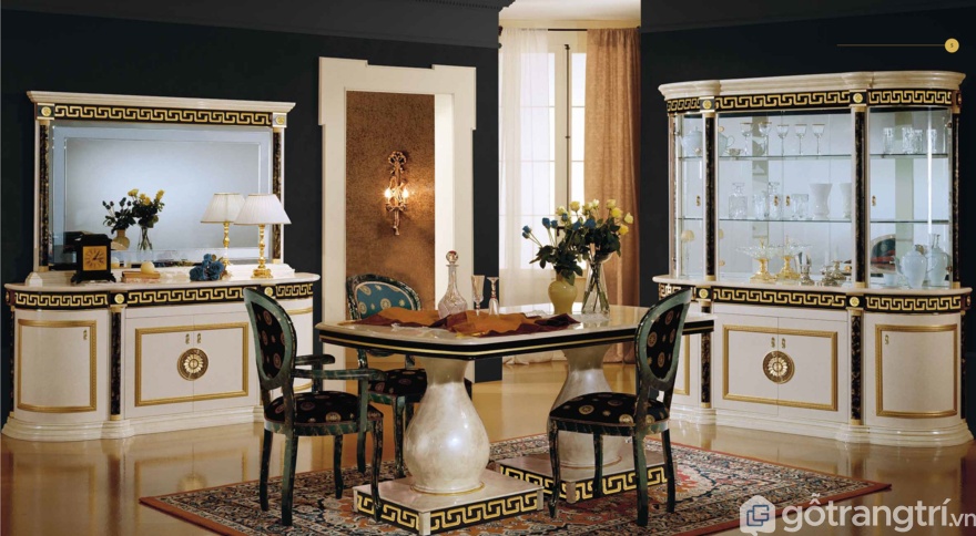 Mẫu bàn ăn tân cổ điển với bàn ăn 4 ghế mang đến 1 không gian đậm chất vương giả, quý tộc khiến nhiều người mơ ước - Ảnh: Internet