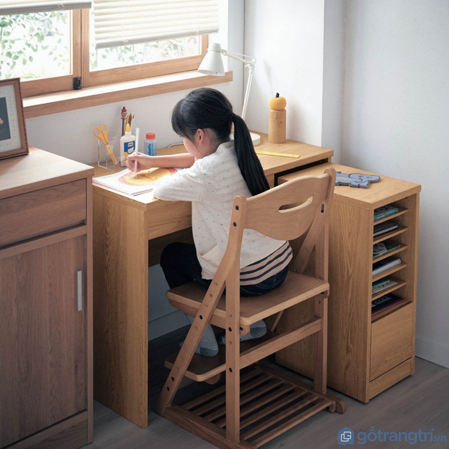 MẪU BÀN HỌC SINH BẰNG GỖ ĐẸP CHO BÉ - MẪU 03 (ẢNH: INTERNET) MẪU BÀN HỌC SINH BẰNG GỖ ĐẸP CHO BÉ - MẪU 03 (ẢNH: INTERNET)