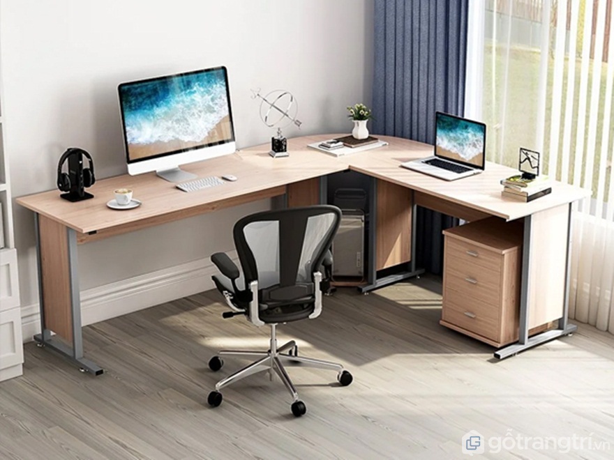 Bàn học đôi chữ L được làm từ chất liệu gỗ công nghiệp với chân bàn bằng sắt rất chắc chắn - Ảnh: Internet Bàn học đôi chữ L được làm từ chất liệu gỗ công nghiệp với chân bàn bằng sắt rất chắc chắn - Ảnh: Internet